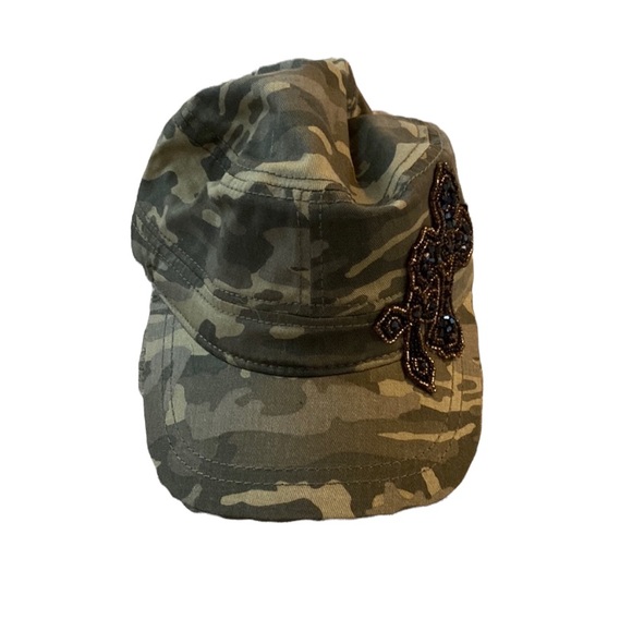 Faded Glory Accessories - Faded glory camo hat with crosses